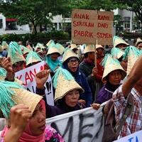 diduga-palsukan-dokumen-aktivis-penolak-pabrik-semen-di-rembang-ditetapkan-tersangka