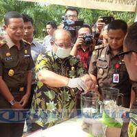 narkoba-diblender-miras-dan-ponsel-dilindas-alat-berat-senjata-api-dipotong-potong