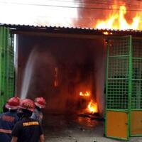 korsleting-listrik-hanguskan-pabrik-roti-di-jalan-pukat-medan