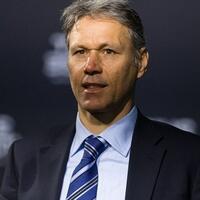 sakit-marco-van-basten-tak-jadi-datang-ke-indonesia