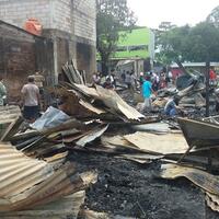 pasar-tradisional-laikang-terbakar-kerugian-ditaksir-hingga-rp-1-miliar