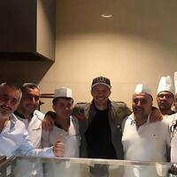 mau-makan-di-restoran-lukas-podolski-malah-dipaksa-memasak