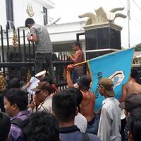 mahasiswa-tuntut-kejati-sumut-tangkap-bupati-padang-lawas-utara