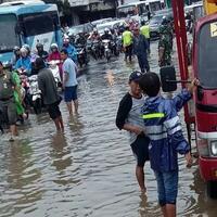 banjir-contraflow-diberlakukan-di-jalan-jatinegara-timur