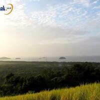 wisatawan-jakarta-terpesona-keindahan-sunrise-di-bukit-begentar-kayong-utara