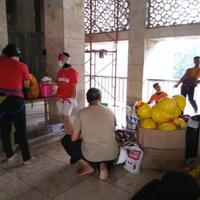 bersih-bersih-istiqlal-sambil-belajar-pendidikan-karakter