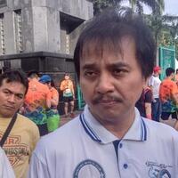 roy-saya-tak-ingin-jawab-dengan-kata-kata-terjemahkan-dengan-baju-saya-ini