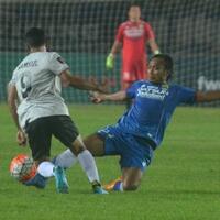 stamina-merosot-jadi-pangkal-kekalahan-persela-lamongan-dari-persib-bandung