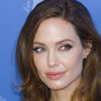 film-terbaru-angelina-jolie-tayang-perdana-di-kamboja