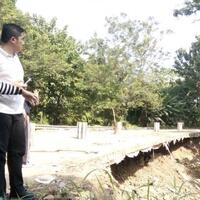 bupati-mirna-kesal-jalur-alternatif-tergerus-longsor-belum-diperbaiki