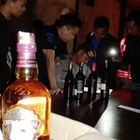 razia-empat-tempat-hiburan-ratusan-botol-miras-disita