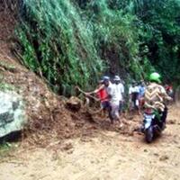 tujuh-rumah-di-bekasi-diterjang-longsor