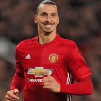 smalling-minta-mu-segera-perpanjang-kontrak-ibrahimovic