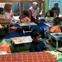 sumarni-rela-berjualan-baju-bekas-demi-perjuangkan-pendidikan-anak-anak-paud