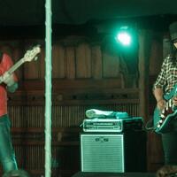 gugun-blues-shelter-tunda-konser-di-jakarta-ada-apa