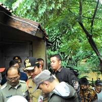 ahok-tolak-naik-perahu-karet-saat-tinjau-korban-banjir-cipinang-melayu