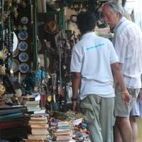 turun-dari-tawangmangu-sby-dan-ahy-mampir-cari-suvenir-ke-pasar-triwindu-solo