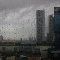 terendam-banjir-dua-jalur-jakarta-cikampek-ditutup