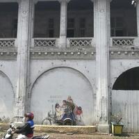 artis-mural-dunia-menggambar-dinding-gedung-tua-di-medan