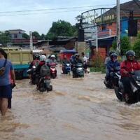 tiga-perumahan-di-pondok-gede-bekasi-terendam-banjir