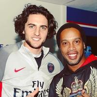 ronaldinho-bagi-bagi-kostum-barca-di-all-star