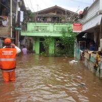 hingga-siang-ketinggian-banjir-di-rawajati-terus-meningkat