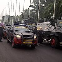 mobil-komando-dan-baracuda-disiagakan-di-sekitar-gedung-dpr