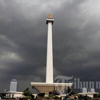 bmkg-besok-potensi-hujan-lebat-guntur-dan-gelombang-masih-melanda-indonesia