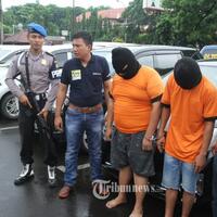 menyaru-sebagai-tour-guide-dua-orang-ini-gadaikan-8-mobil-rental