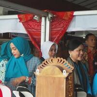 ibu-negara-dan-istri-wakil-presiden-belanja-kebaya-di-karanganyar