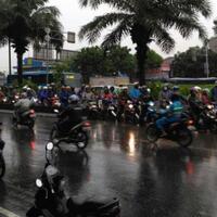 taman-kota-banjir-lalu-lintas-di-kawasan-daan-mogot-macet-parah