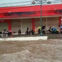 jakarta-kebanjiran-ahok-analogikan-gelas-yang-terisi-air