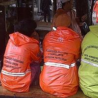 banjir-sepinggang-jalan-perumahan-dekat-wali-kota-jakarta-selatan-ditutup