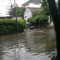 jalan-bangka-raya-ii-tergenang-air-semata-kaki