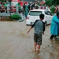 banjir-di-jalan-grogol-limo-depok-belum-juga-surut