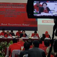 sekjen-pdip-kita-konsolidasi-dan-menunggu-instruksi-ibu-ketua-umum