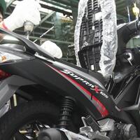 varian-warna-baru-supra-x-125-fi-quantum-matte-black