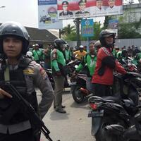 bentrokan-angkutan-umum-masyarakat-pilih-go-jek-atau-betor