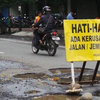 10000-jalan-berlubang-wajib-tuntas-februari-gubernur-ganjar-minta-pemkab-proaktif