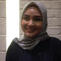 ria-miranda-belum-berniat-daftarkan-busana-rancangannya-untuk-sertifikasi-halal