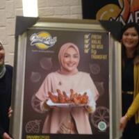 ria-miranda-desainer-yang-pilih-jadi-duta-produk-makanan-berlabel-halal