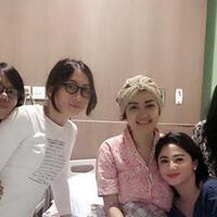 doa-dewi-perssik-untuk-kesembuhan-julia-perez-bikin-terenyuh