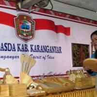 piring-kayu-dari-pinus-curi-perhatian-ibu-negara-iriana-joko-widodo