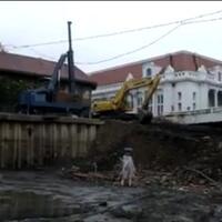 ditemukan-pintu-air-kuno-penghentian-proyek-revitalisasi-kali-besar-diperpanjang