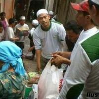 salut-fpi-bantu-korban-banjir-jakarta