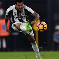 dani-alves-conton-pemain-profesional-kata-massimiliano-allegri