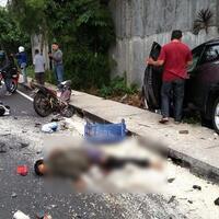 apes-mau-nyalip-mobil-malah-nyengol-truk-sawit-ini-akibatnya