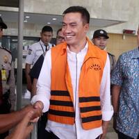 bupati-rokan-hulu-non-aktif-suparman-langsung-sujud-syukur-divonis-bebas