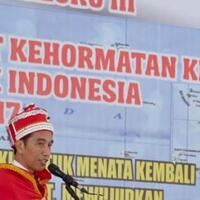 jokowi-terima-gelar-adat-kehormatan-maluku