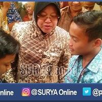 risma-ajak-puluhan-anak-jalanan-ke-bandara-juanda